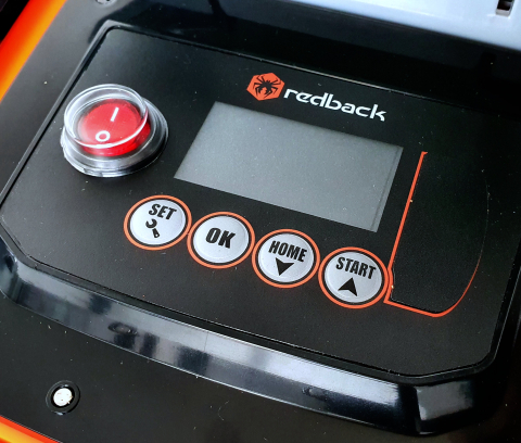 Redback RM24A-15 Robot de tuns gazon, 28V, 4Ah, 240mm, 25-65mm, 1500mp [3]