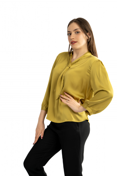 Bluza Dama 828 – Eleganță Satinată cu Detalii Feminin [3]