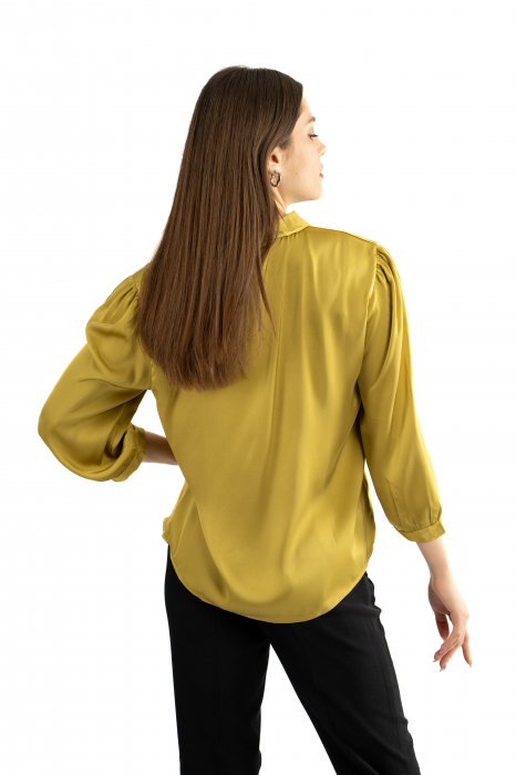 Bluza Dama 828 – Eleganță Satinată cu Detalii Feminin [2]