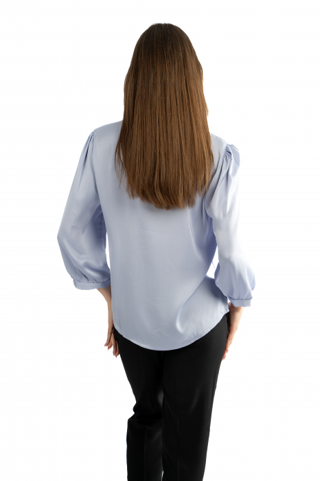 Bluza Dama 828 – Eleganță Satinată cu Detalii Feminin [4]
