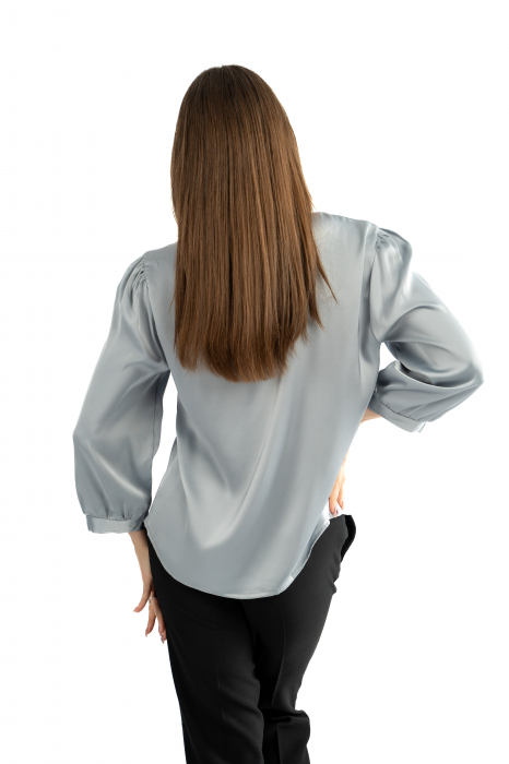 Bluza Dama 828 – Eleganță Satinată cu Detalii Feminin [4]