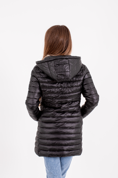 Jachetă Dama Lungime Medie 2030 – Eleganță și Confort în Sezonul Răcoros [2]