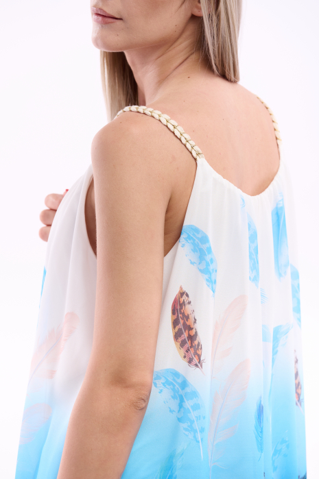 Maioul dama, ușor de asortat cu orice ținută casual. [4]