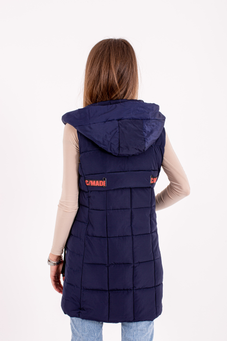 Vesta dama cu glugă 1888 este alegerea ideală pentru un stil modern și confortabil. [2]