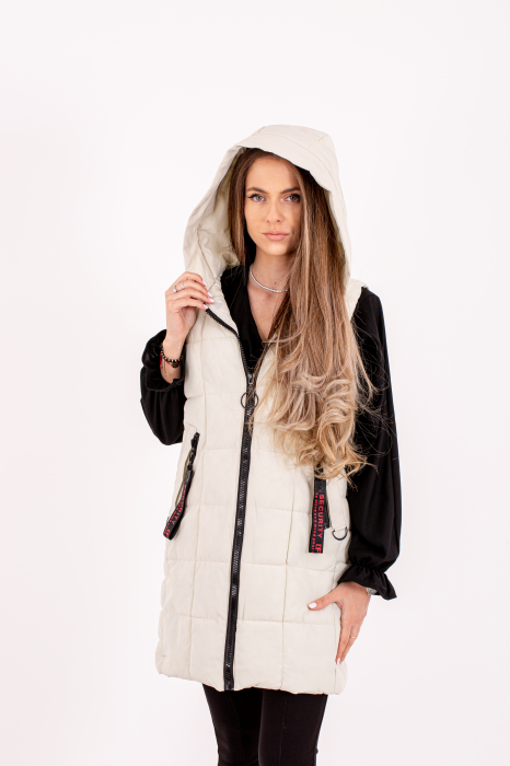 Vesta dama cu glugă 1888 este alegerea ideală pentru un stil modern și confortabil. [4]