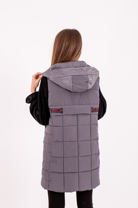 Vesta dama cu glugă 1888 este alegerea ideală pentru un stil modern și confortabil. [2]