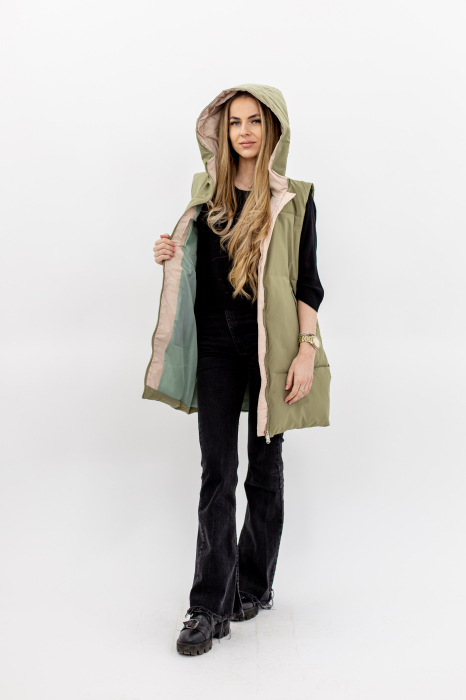 Vesta dama cu glugă 2116 îți oferă un look modern și confortabil, ideal pentru sezonul rece [4]