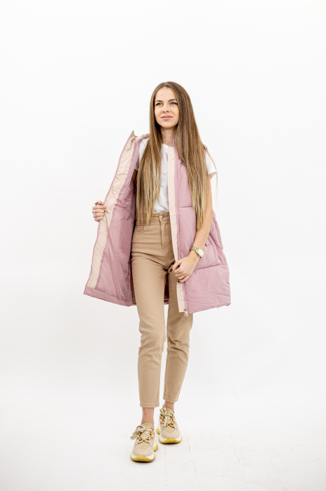Vesta dama cu glugă 2116 îți oferă un look modern și confortabil, ideal pentru sezonul rece [4]