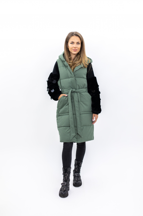 Vesta dama lungă 913 combină eleganța cu confortul într-un design modern [1]