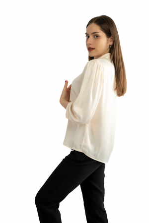 Bluza Dama 828 – Eleganță Satinată cu Detalii Feminin [3]