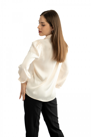 Bluza Dama 828 – Eleganță Satinată cu Detalii Feminin [1]