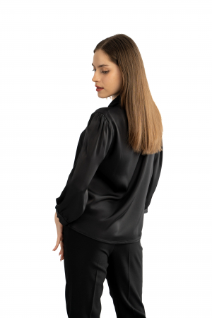 Bluza Dama 828 – Eleganță Satinată cu Detalii Feminin [2]