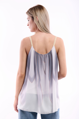 Maioul dama, ușor de asortat cu orice ținută casual [1]