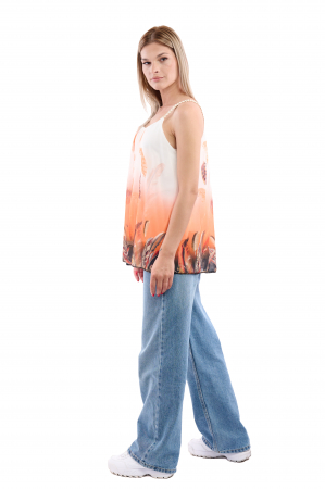 Maioul dama, ușor de asortat cu orice ținută casual. [3]