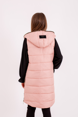 Vesta dama cu glugă de lungime medie este combinația perfectă între stil și confort [1]