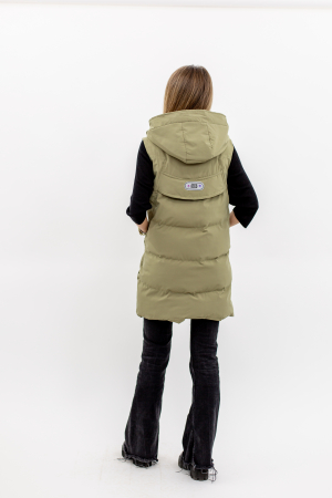 Vesta dama cu glugă 2116 îți oferă un look modern și confortabil, ideal pentru sezonul rece [1]