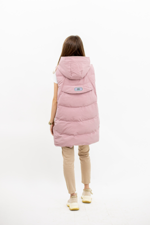 Vesta dama cu glugă 2116 îți oferă un look modern și confortabil, ideal pentru sezonul rece [1]