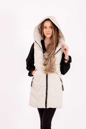 Vesta dama lungă cu glugă 808 îmbină confortul cu un design modern și practic. [3]