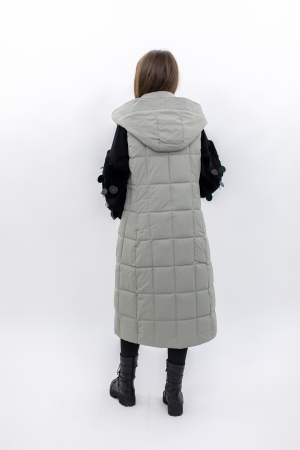 Vesta dama lungă 818 îți aduce un stil rafinat și confortul de care ai nevoie în sezonul rece. [1]