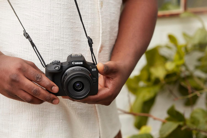 Aparat foto Mirrorless Canon EOS R100 + RF-S 18-45mm f/4.5-6.3 IS STM [3]
