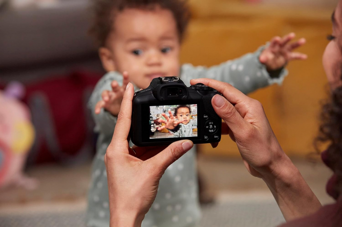 Aparat foto Mirrorless Canon EOS R100 + RF-S 18-45mm f/4.5-6.3 IS STM [4]