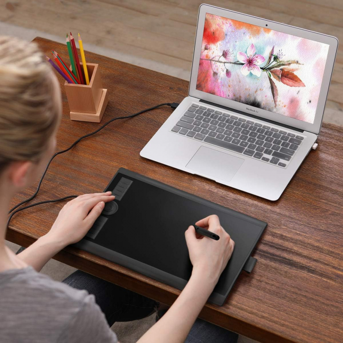 Tableta grafica GAOMON M10K 2018, 250PPS, 5080LPI, 16:9, Stylus cu 8192 niveluri de presiune, 1 tasta zoom si 10 taste express, 255x159 mm suprafata activa, Negru [8]