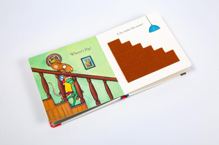 Pip and Posy, Where Are You? At Bedtime (A Felt Flaps Book) Board book – Lift the flap Axel Scheffler [4]