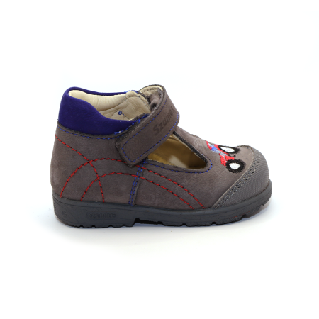 Pantofi cu scai pentru băieți