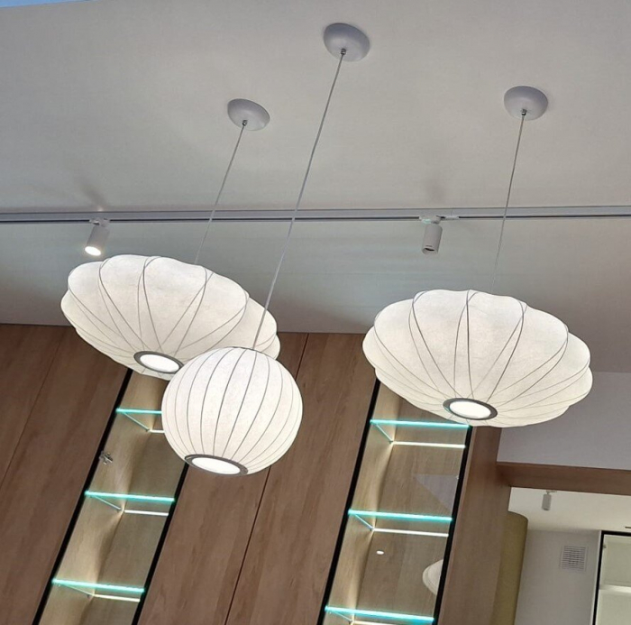 Lampă suspendată SILK X-SHAPE albă, diametru 60 cm [10]