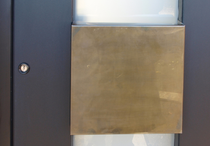 Usa din aluminiu volumetrica cu sticla, cu mâner alama cu broasca automata de siguranta [3]