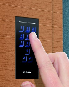 Usi de intrare - Tastatura numerica pentru deschiderea usii