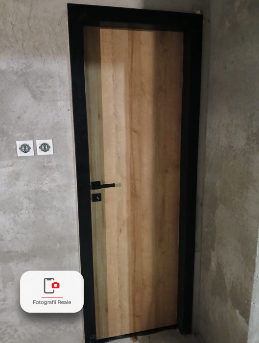 Usa de interior stil Scandinav cu toc metalic negru mat [5]