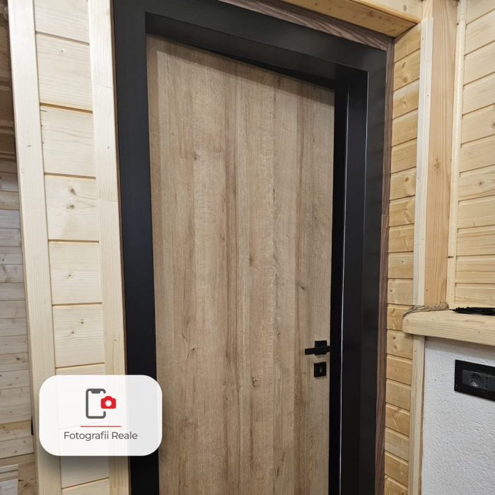Usa de interior stil Scandinav cu toc metalic negru mat [3]