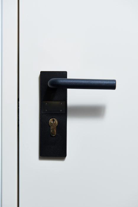 Usa metalica blat 40 mm din otel multifunctionala cu geam pentru boxa / magazie - RAL 7035 Gri Deschis [3]