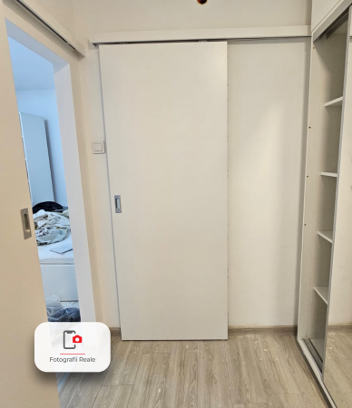 Usa glisanta / culisanta aplicata pe perete - Alb [2]