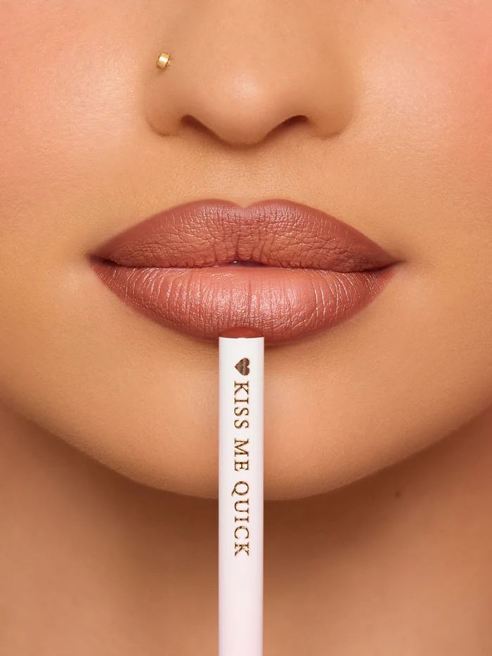 Set P.Louise Take Me Away – 10 Creioane de Buze [9]