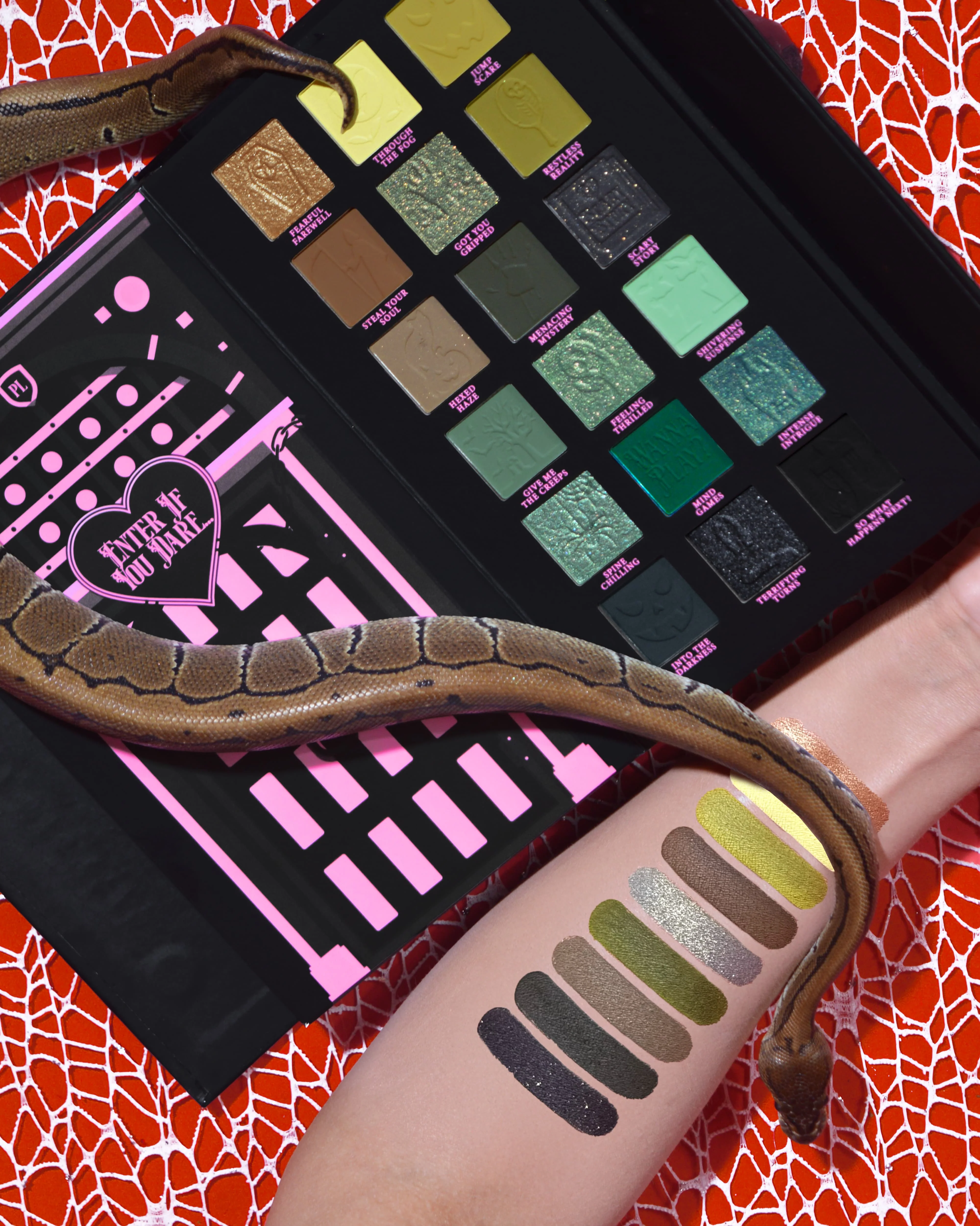 P.Louise Scary Tale Ending Halloween - paleta farduri tip carte [6]