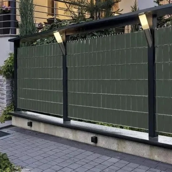 Banda pentru gard VarioShop®, pentru panouri, balcon si terasa, PVC 450 g/m², rezistenta la UV si umiditate, 25 cleme, 19x3500 cm, verde [9]