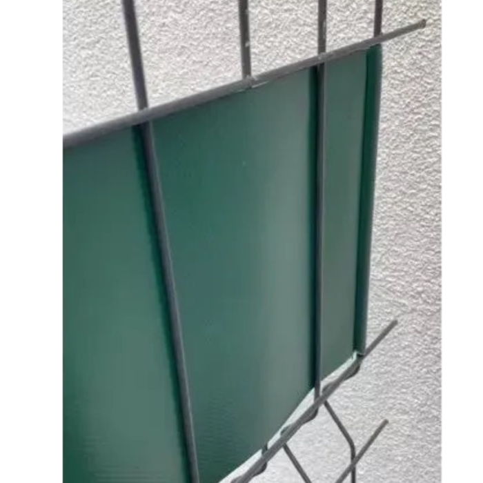 Banda pentru gard VarioShop®, pentru panouri, balcon si terasa, PVC 450 g/m², rezistenta la UV si umiditate, 25 cleme, 19x3500 cm, verde [12]