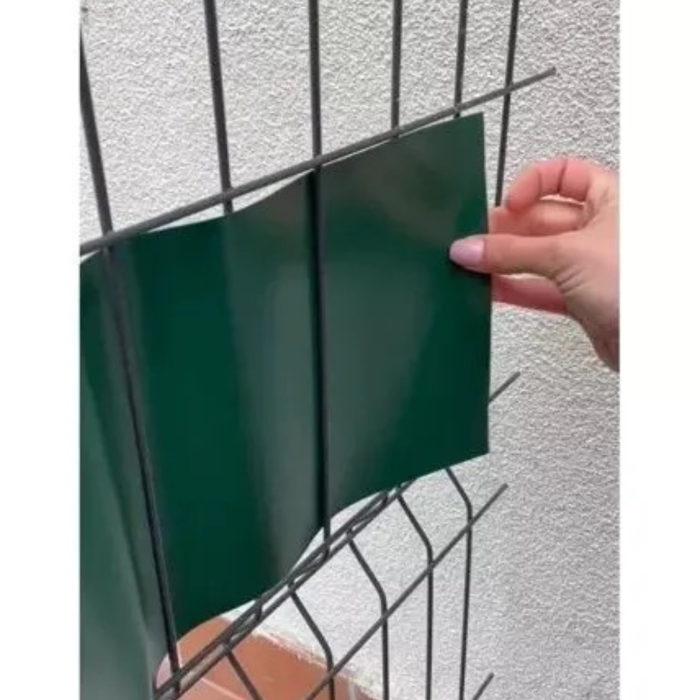 Banda pentru gard VarioShop®, pentru panouri, balcon si terasa, PVC 450 g/m², rezistenta la UV si umiditate, 25 cleme, 19x3500 cm, verde [13]