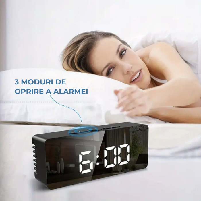 Ceas digital cu LED tip oglinda VarioShop®, Afisare Data, Ora, Temperatura, Alarma, Format Orar 12/24 ore, Reglarea Luminozitatii, Alimentare USB sau 3 x Baterii AAA, 14 x 6 x 3.5 cm Negru [6]
