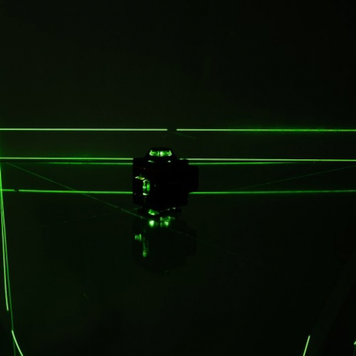 Nivela Laser VarioShop®, Masurare 4D, 360°, 16 linii, 25 m, Functie Auto-Aliniere, Suport Montare pe Perete, Rezistenta la Apa/Praf, 12 x 10 x 13 cm, Negru/Portocaliu [14]