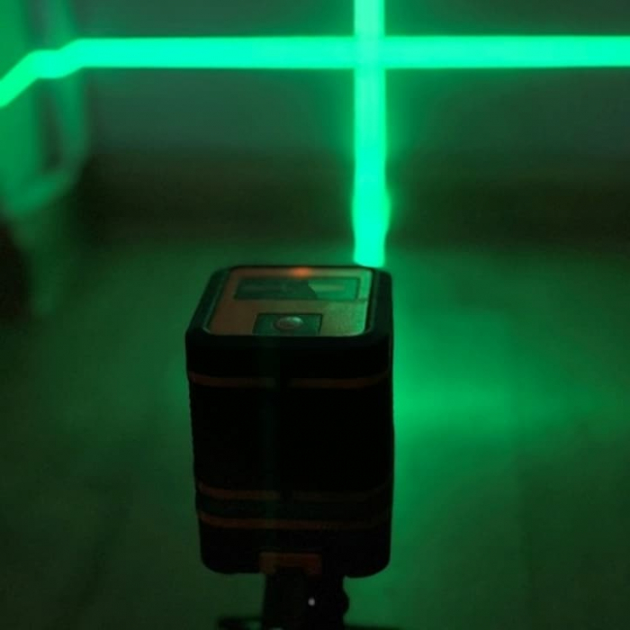 Nivela Laser VarioShop®, Rotire 360°, Distanta de Lucru 25 m, Functie Laser Incrucisat, Lungime de Unda 510-530 nm, Alimentare Baterii, Portabila, Compacta, 6.2 x 7 x 8.1 cm, Negru [2]