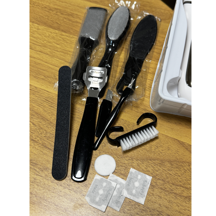 Pila electrica pentru picioare pentru calcaie crapate si piele uscata, rezistent la apa, baterie durabila, ecran LCD, Incarcare USB, Set cu accesorii incluse, 2000rpm, Alb [8]