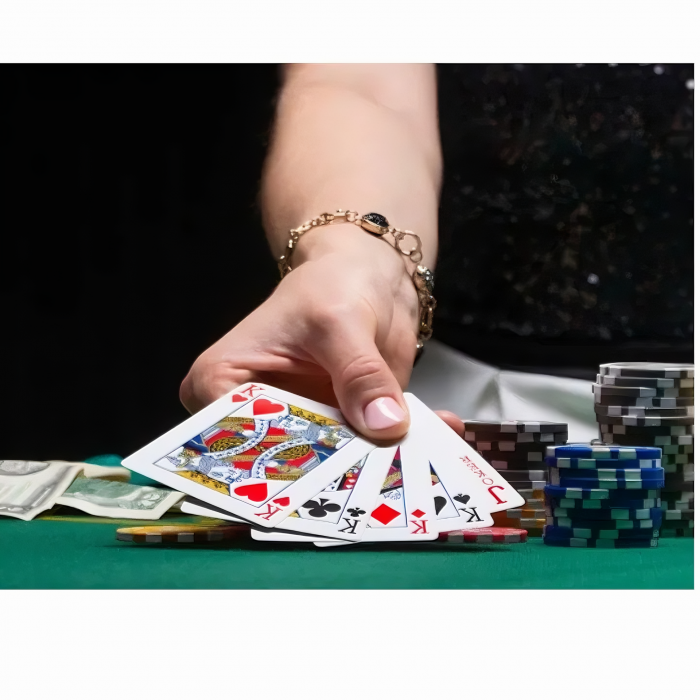 Set de Joc Poker Deluxe XXL VarioShop®, Ideal pentru Texas Holdem cu 500 Jetoane, Include 5 Zaruri, 2 Seturi de Carti, Echipat cu Servieta Securizata din Aluminiu, Argintiu [27]