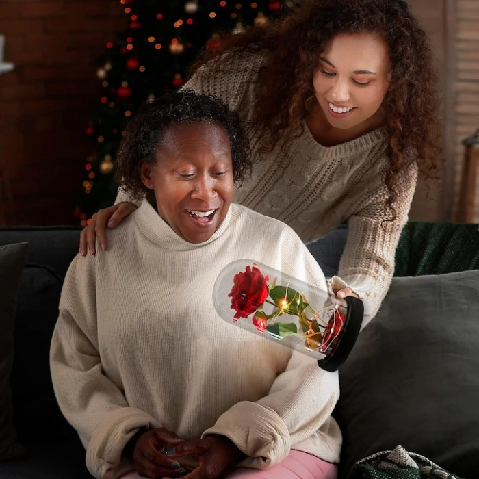 Trandafir rosu criogenat VarioShop®, in cupola de sticla, iluminat LED, include 100 de petale de trandafir, cutie de cadou, funda, pe blat negru, ideal pentru evenimente speciale, dimensiuni 22 x 11 c [5]