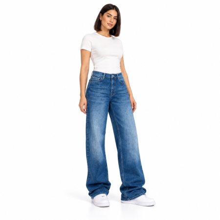 Imbracaminte femei - Blugi dama VarioShop®, croiala larga si lejera, 100% bumbac, aspect decolorat, buzunare frontale, nasture si fermoar, albastru, marimea 38