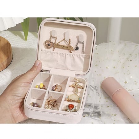 Cutie de bijuterii portabila VarioShop®, eleganta, compacta, versatila, cu doua separatoare detasabile si fermoar, pentru depozitarea colierelor, inelelor, cerceilor, piele ecologica, 10 x 10 x 5 cm, [4]