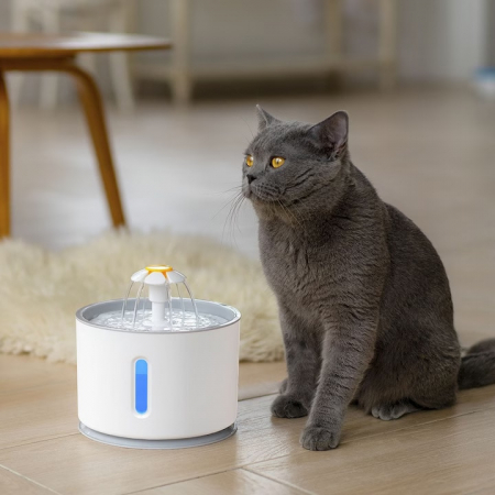 Dispenser/Fantana automata pentru animale de companie VarioShop®, Cu purificare si filtrare prin carbune activ, 3 trepte de reglare debit, Iluminare LED, Adaptor USB priza, Capacitate 2.4 l, Alb [6]