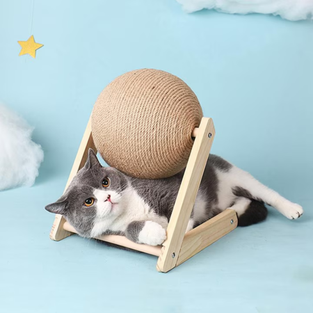 Jucarii animale - Jucarie interactiva pentru pisici VarioShop®, minge rotativa din sisal pentru zgariat, baza din lemn, include catnip, rezistenta la uzura, 20 cm, bej